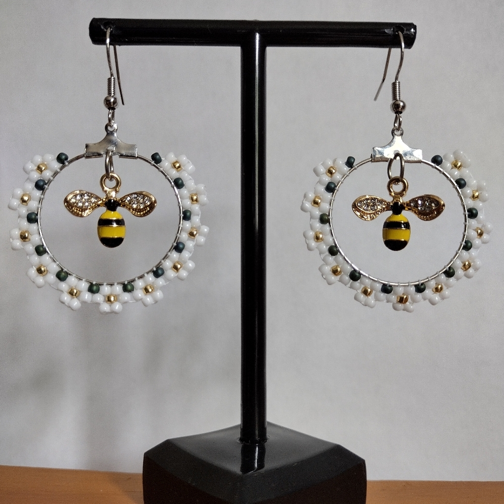 Gorgeous 2" Beaded White Daisy Flower Hoop Gemstone Bee Dangle SS Earrings